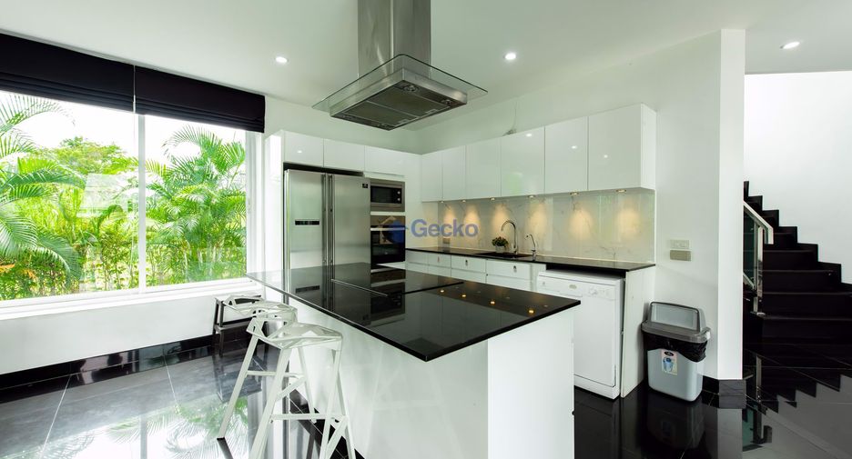 For sale 4 bedrooms house in Huay Yai, Pattaya