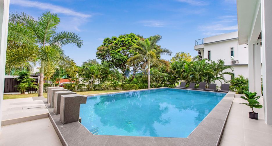For sale 4 bedrooms house in Huay Yai, Pattaya