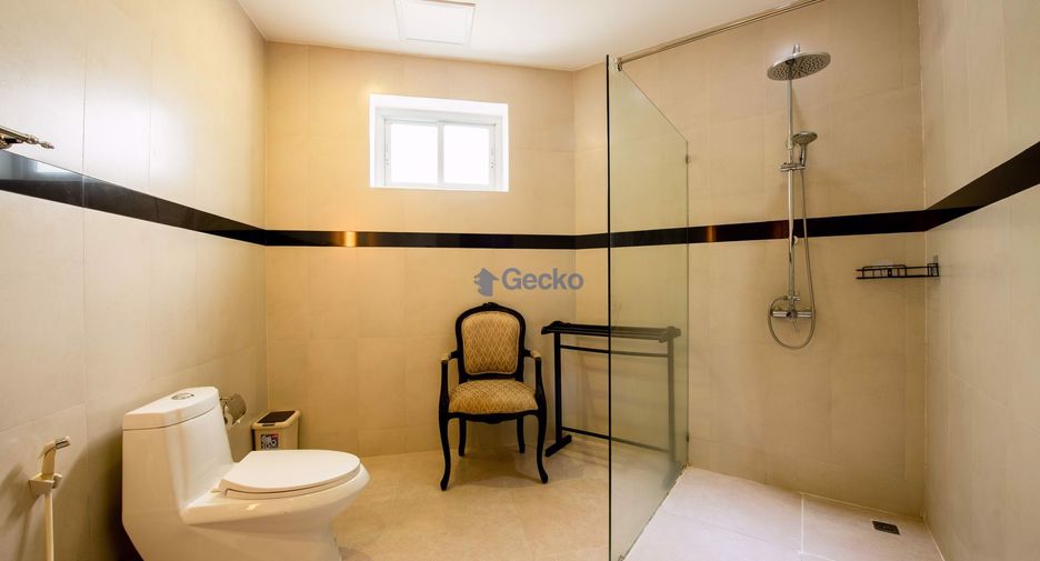 For sale 4 bedrooms house in Huay Yai, Pattaya