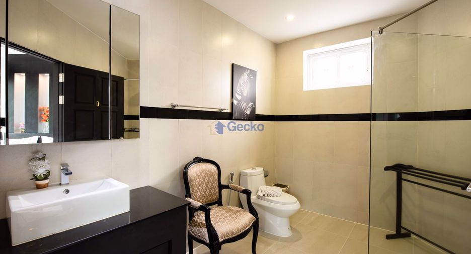 For sale 4 bedrooms house in Huay Yai, Pattaya