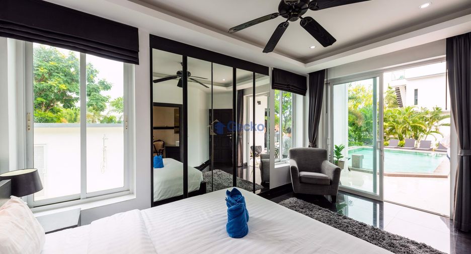 For sale 4 bedrooms house in Huay Yai, Pattaya