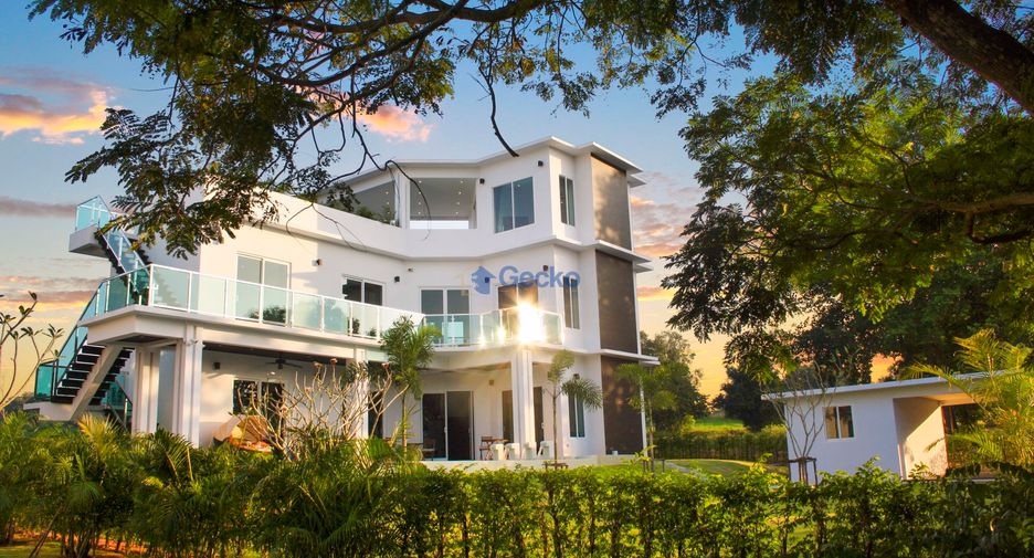 For sale 4 bedrooms house in Huay Yai, Pattaya