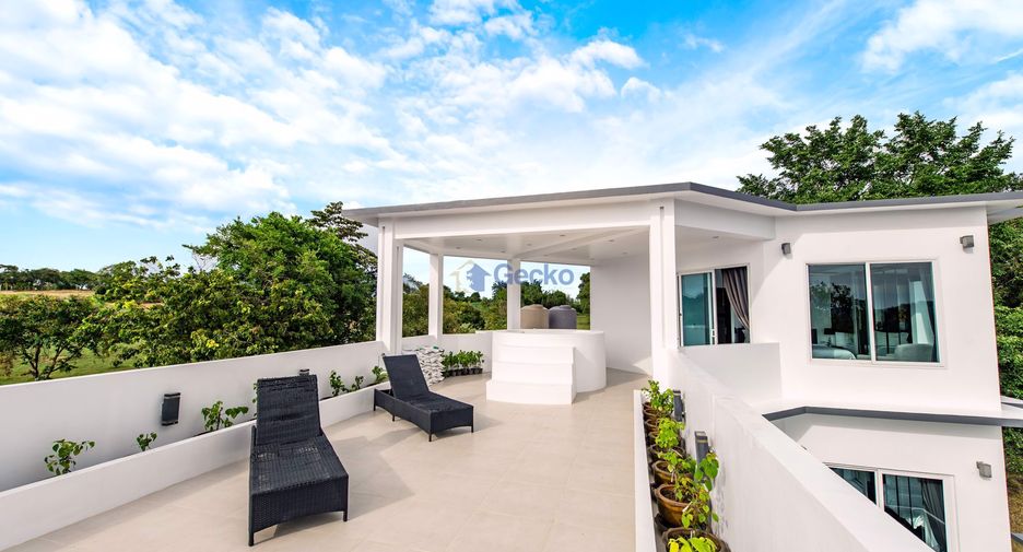 For sale 4 bedrooms house in Huay Yai, Pattaya