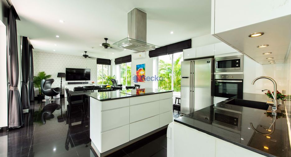 For sale 4 bedrooms house in Huay Yai, Pattaya