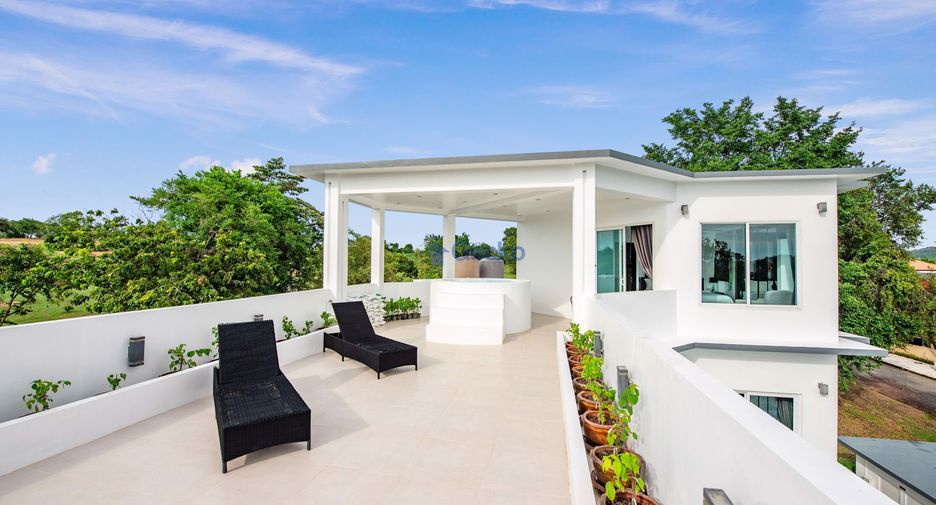 For sale 4 bedrooms house in Huay Yai, Pattaya