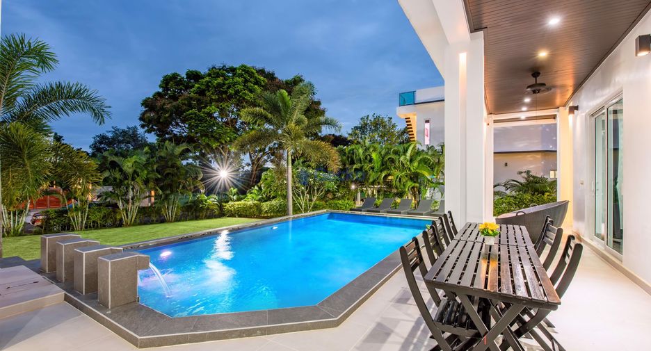For sale 4 bedrooms house in Huay Yai, Pattaya