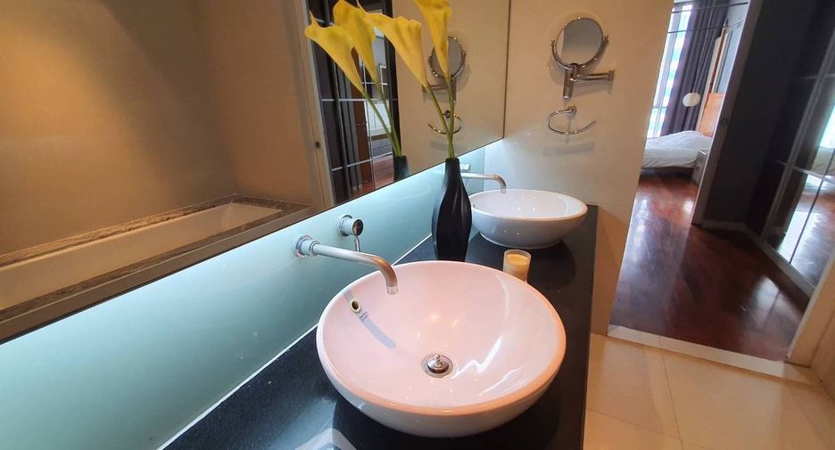 For rent 3 bedrooms condo in Watthana, Bangkok
