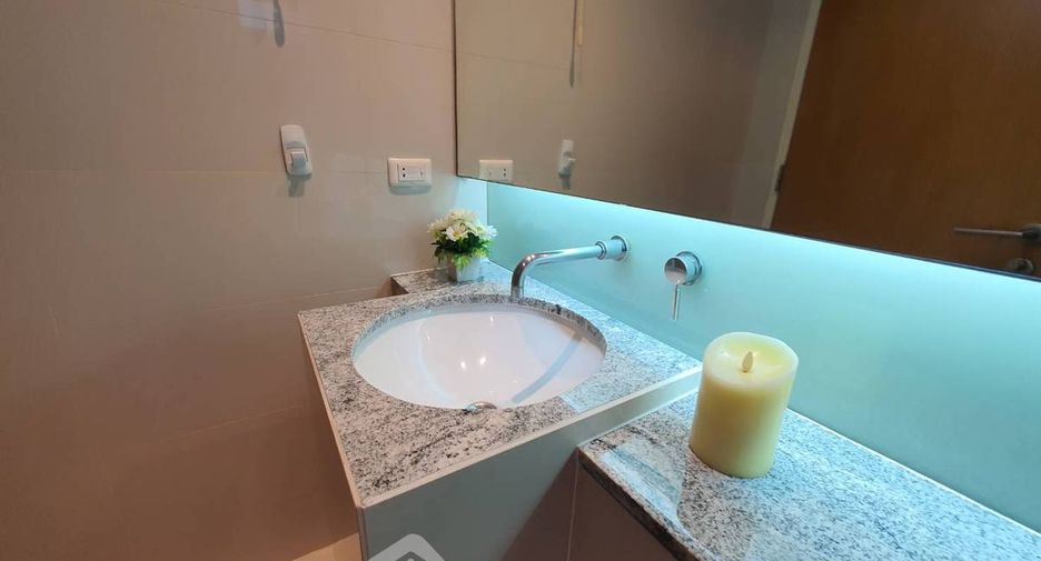 For rent 3 bedrooms condo in Watthana, Bangkok