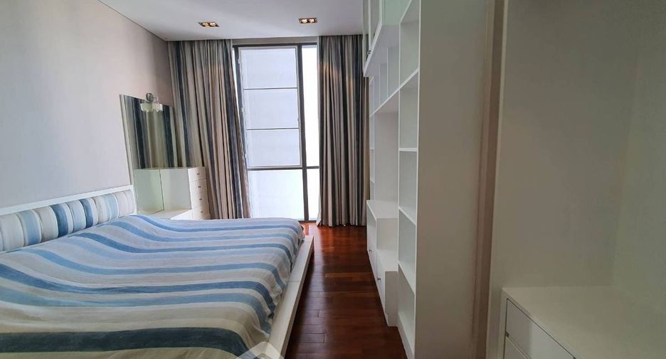 For rent 3 bedrooms condo in Watthana, Bangkok