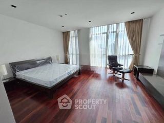 For rent 3 bedrooms condo in Pathum Wan, Bangkok