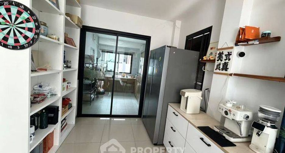 For sale 3 bedrooms house in Si Racha, Chonburi
