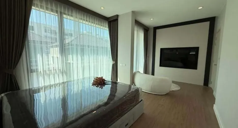 For rent 4 bedrooms condo in Bang Phli, Samut Prakan