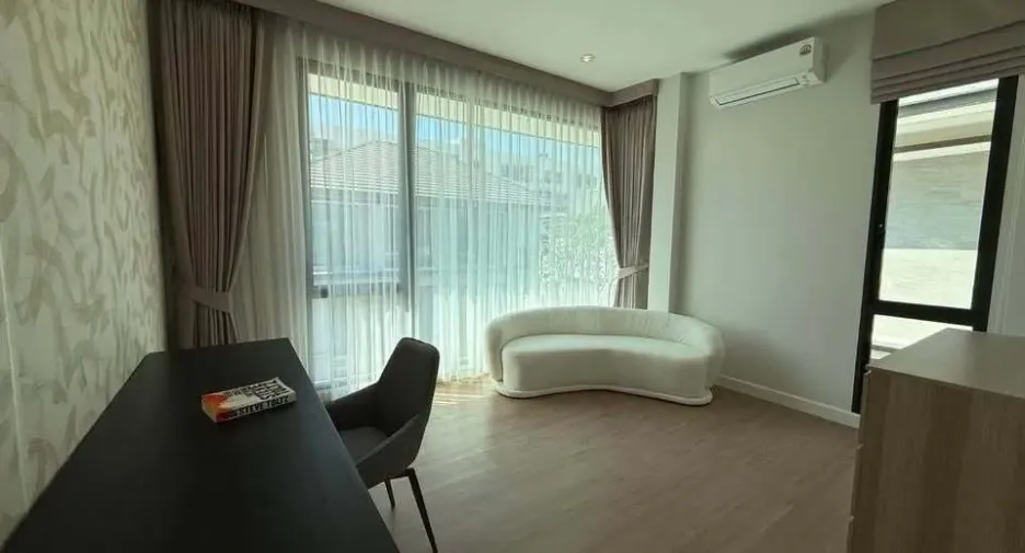 For rent 4 bedrooms condo in Bang Phli, Samut Prakan