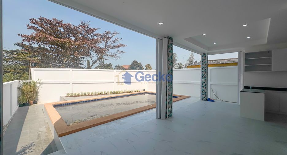 For rent そして for sale 4 ベッドルーム house in Sattahip, Chonburi