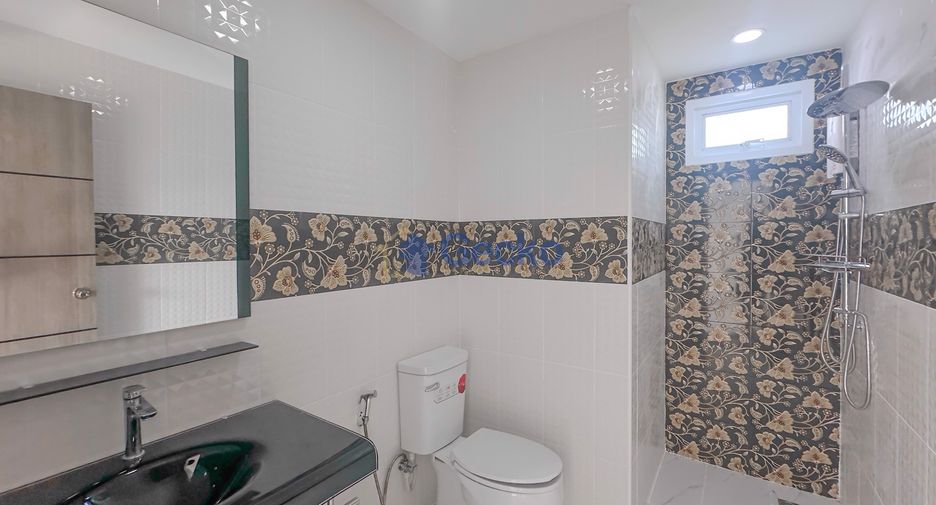 For rent そして for sale 4 ベッドルーム house in Sattahip, Chonburi