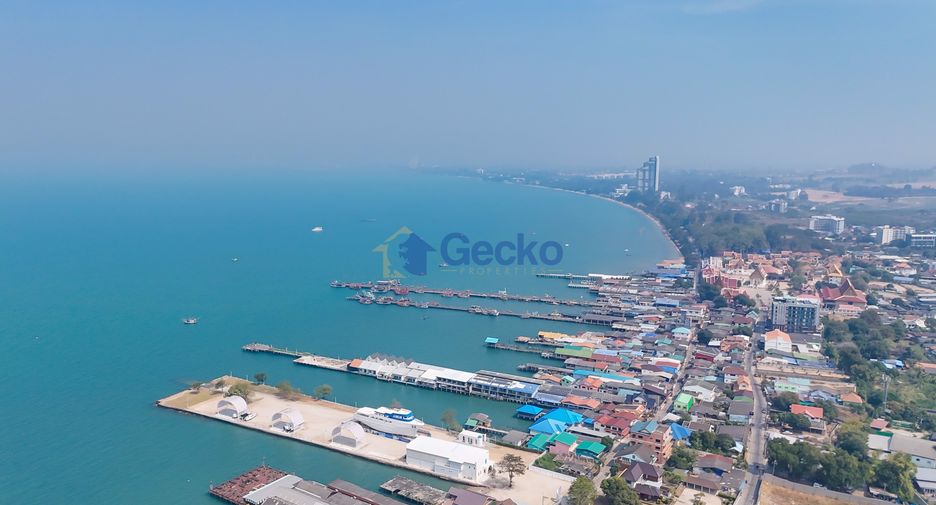 For rent そして for sale 4 ベッドルーム house in Sattahip, Chonburi