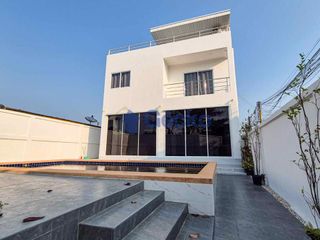 Casa en alquiler y en venta de 4 habitaciones en Bang Saray, Pattaya