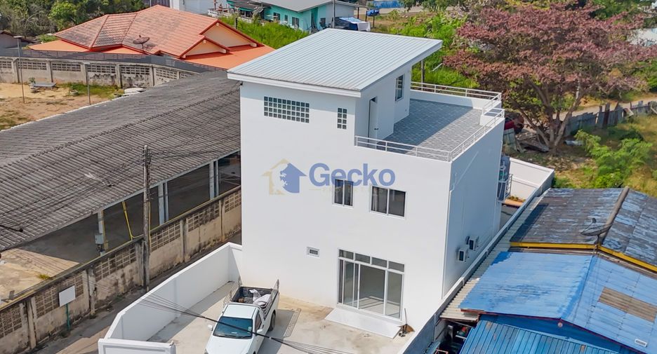 For rent そして for sale 4 ベッドルーム house in Sattahip, Chonburi