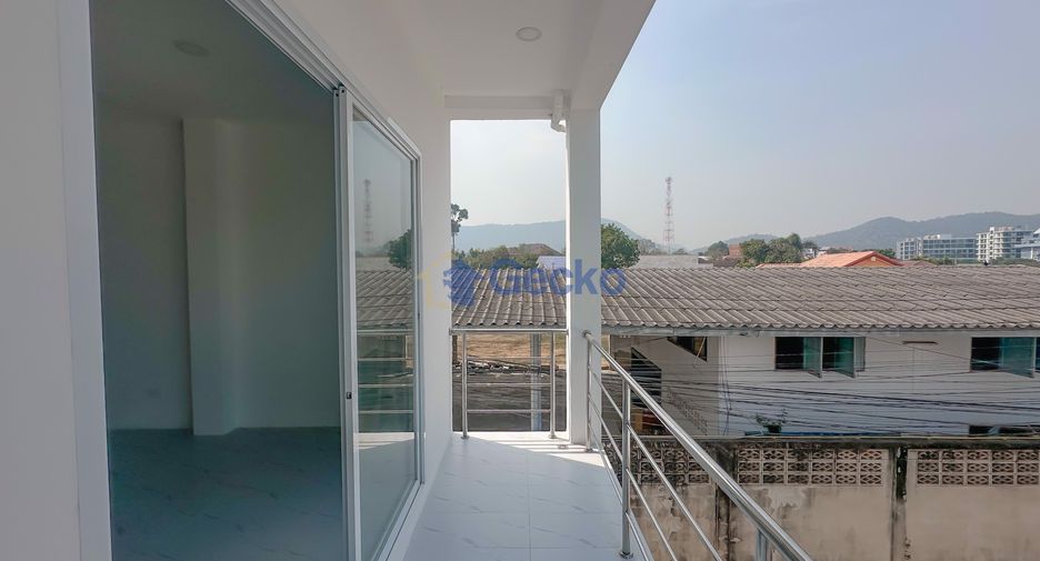 For rent そして for sale 4 ベッドルーム house in Sattahip, Chonburi