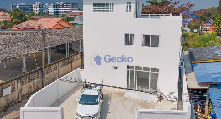 For rent そして for sale 4 ベッドルーム house in Sattahip, Chonburi