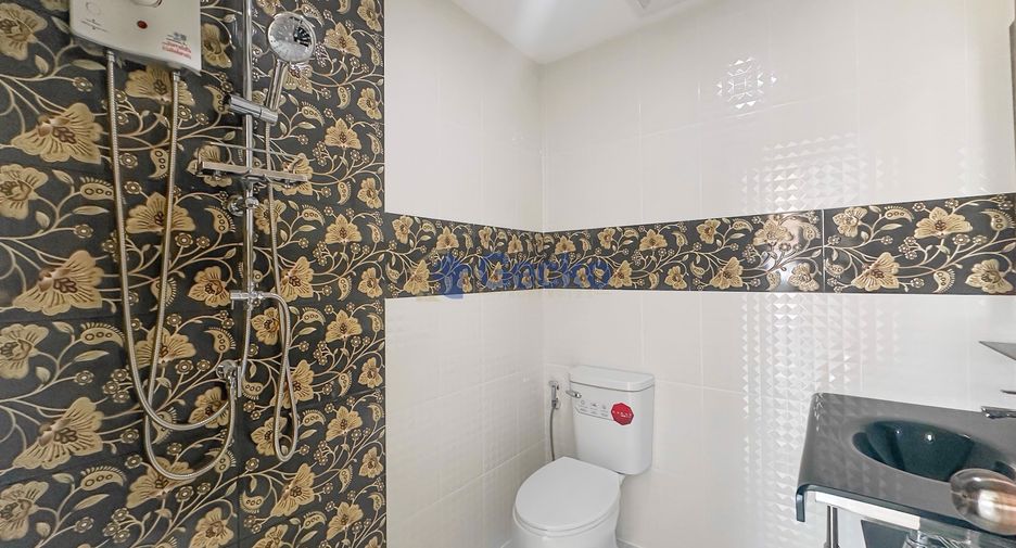 For rent そして for sale 4 ベッドルーム house in Sattahip, Chonburi