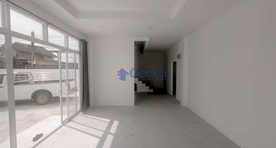 For rent そして for sale 4 ベッドルーム house in Sattahip, Chonburi