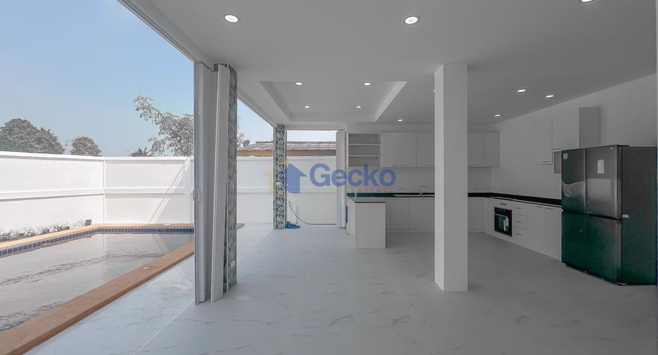 For rent そして for sale 4 ベッドルーム house in Sattahip, Chonburi