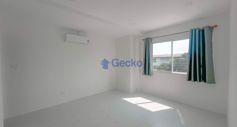 For rent そして for sale 4 ベッドルーム house in Sattahip, Chonburi