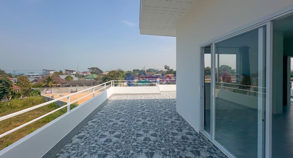 For rent そして for sale 4 ベッドルーム house in Sattahip, Chonburi
