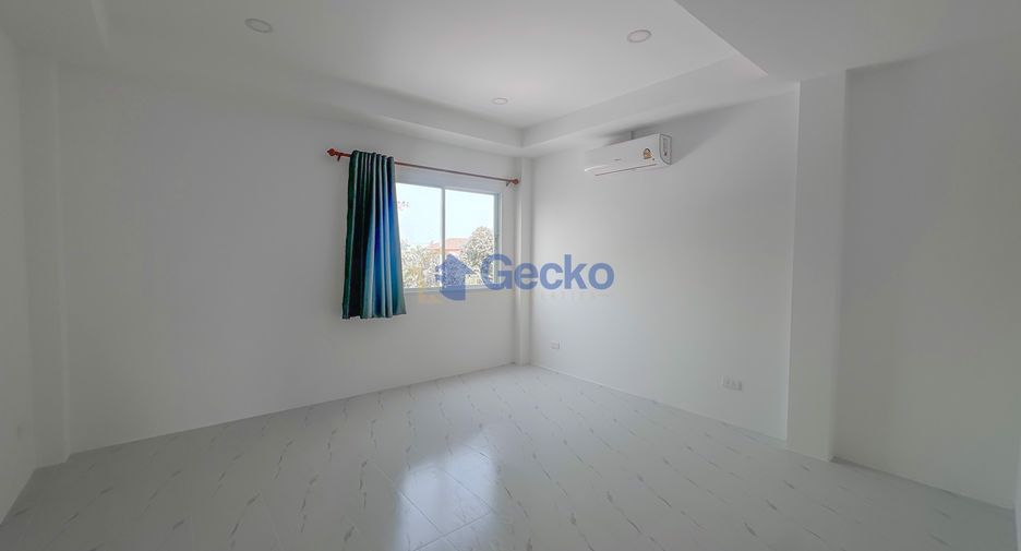 For rent そして for sale 4 ベッドルーム house in Sattahip, Chonburi