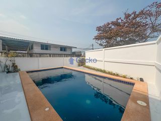 Casa en alquiler y en venta de 4 habitaciones en Bang Saray, Pattaya