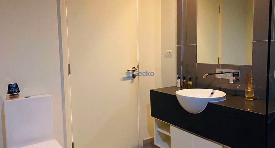 For rent 2 bedrooms condo in North Pattaya, Pattaya