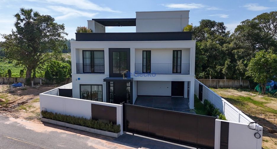 Haus zur Miete und zum Kauf mit 5 Zimmer in East Pattaya, Pattaya