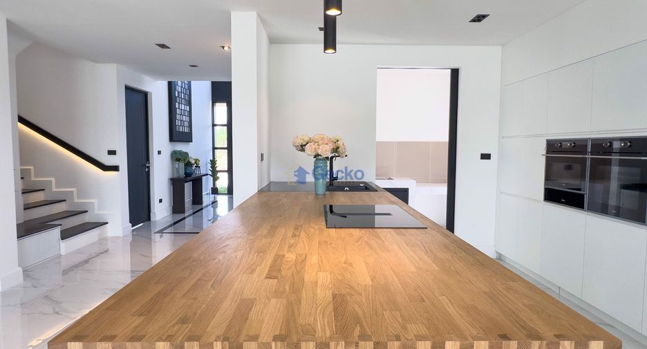 Haus zur Miete und zum Kauf mit 5 Zimmer in East Pattaya, Pattaya