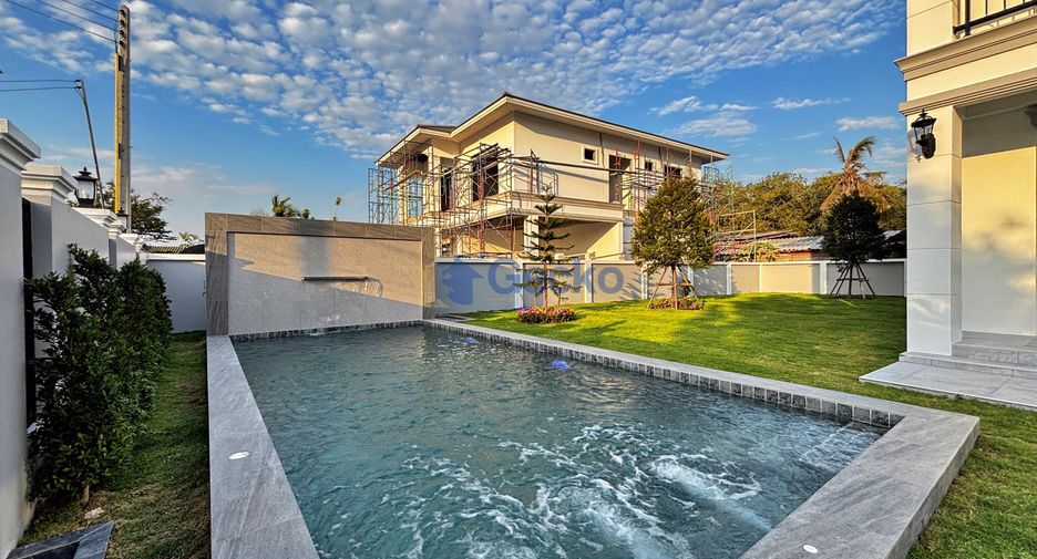 For sale 4 bedrooms house in Bang Lamung, Chonburi
