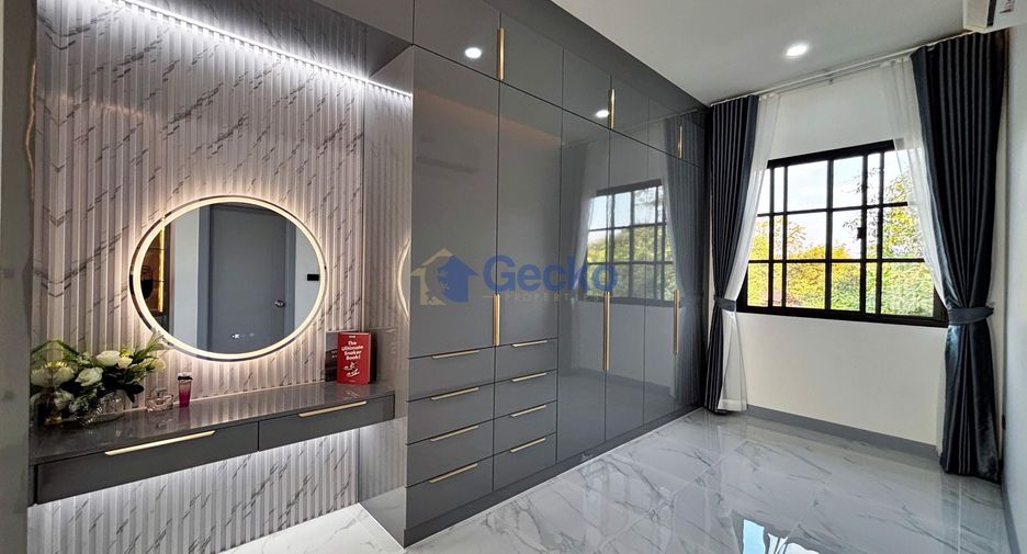 For sale 4 bedrooms house in Bang Lamung, Chonburi