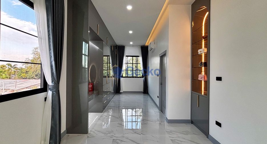 For sale 4 bedrooms house in Bang Lamung, Chonburi