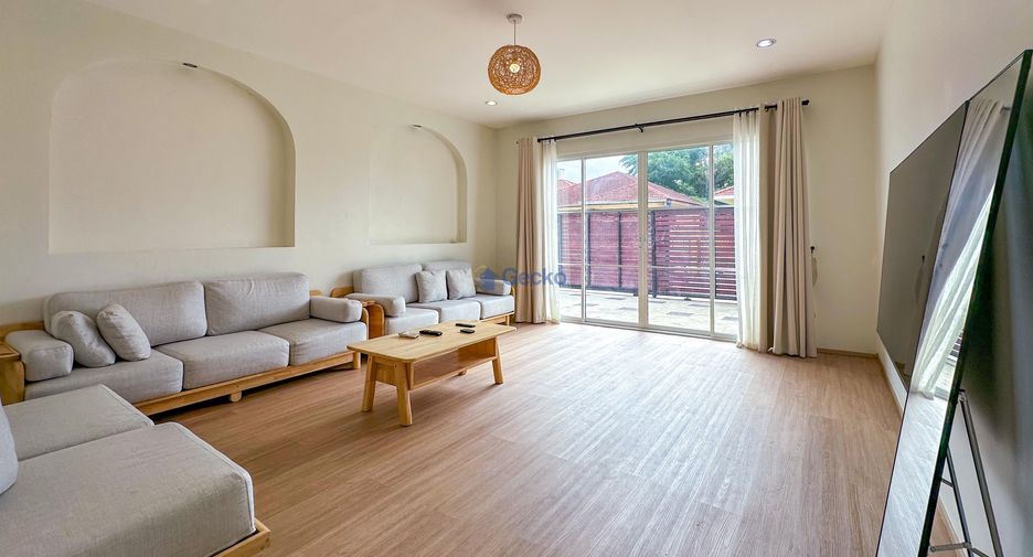 Casa en alquiler y en venta de 6 habitaciones en Jomtien, Pattaya