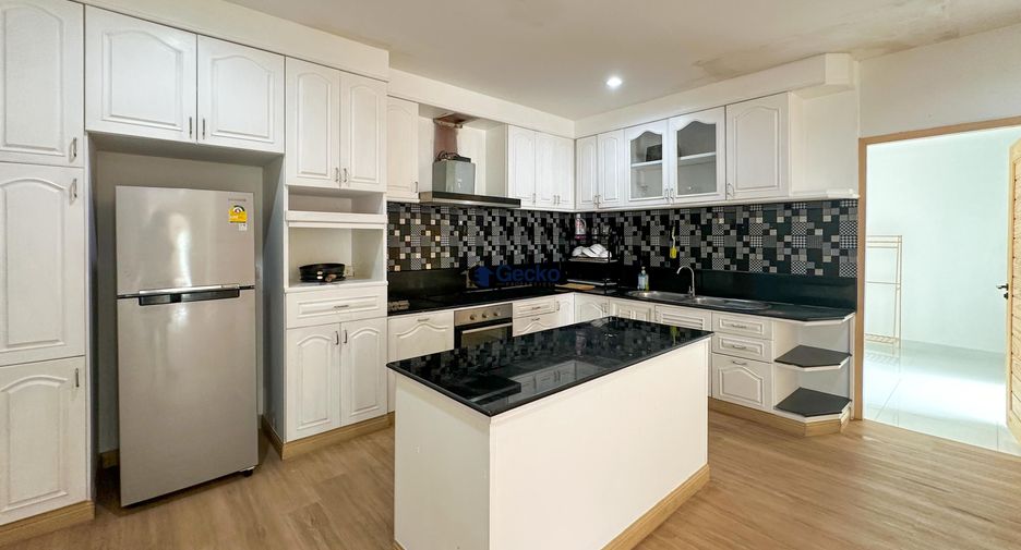 Casa en alquiler y en venta de 6 habitaciones en Jomtien, Pattaya