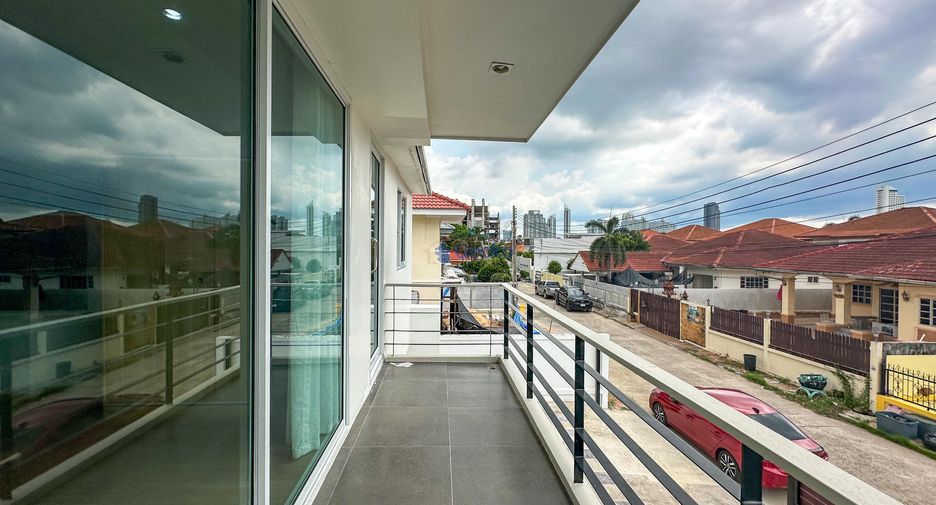 Casa en alquiler y en venta de 6 habitaciones en Jomtien, Pattaya