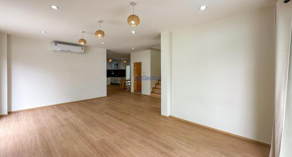 Casa en alquiler y en venta de 6 habitaciones en Jomtien, Pattaya