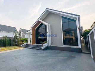 For rent and for sale 5 bedrooms house in Bang Lamung, Chonburi