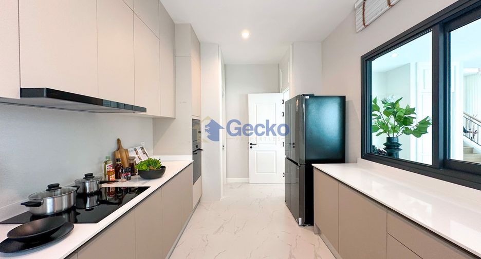 Casa en venta de 4 habitaciones en Bang Lamung, Chonburi