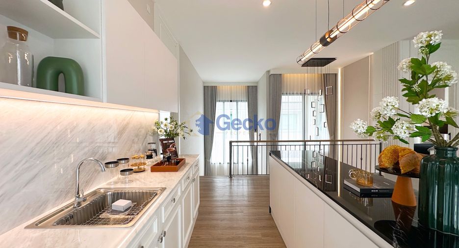 Casa en venta de 4 habitaciones en Bang Lamung, Chonburi