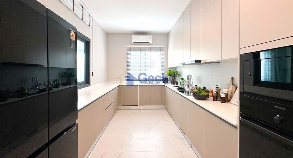 Casa en venta de 4 habitaciones en Bang Lamung, Chonburi