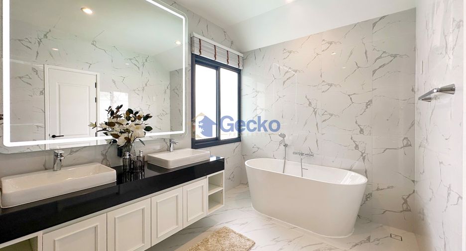 Casa en venta de 4 habitaciones en Bang Lamung, Chonburi