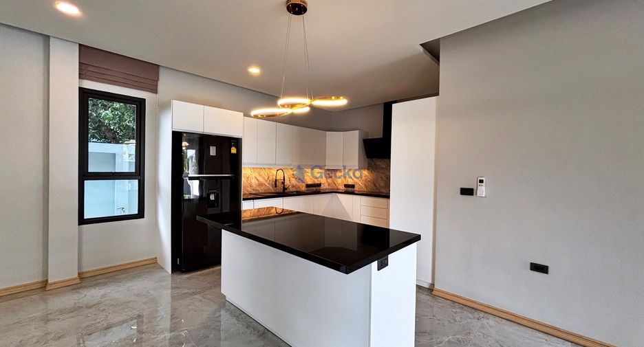For sale 3 bedrooms house in East Pattaya, Pattaya