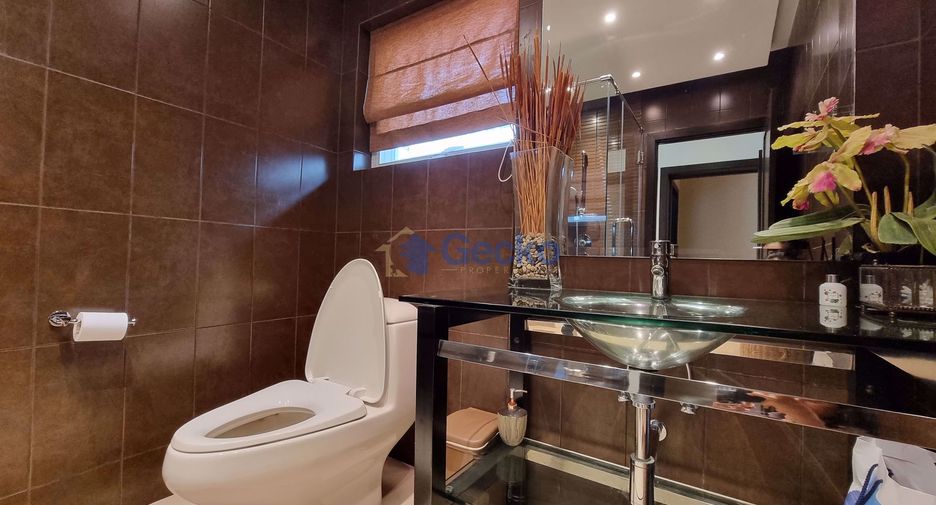 For rent and for sale 4 bedrooms house in Bang Lamung, Chonburi