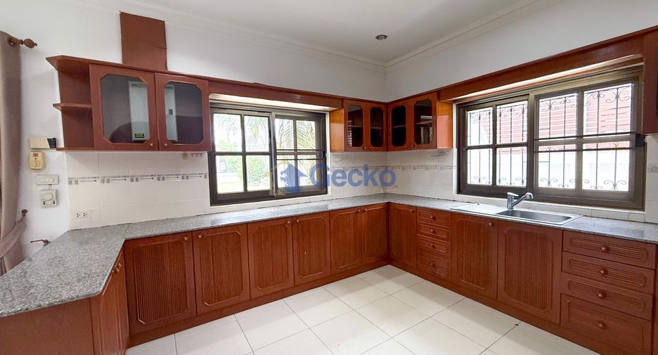 Haus zur Miete mit 5 Zimmer in East Pattaya, Pattaya