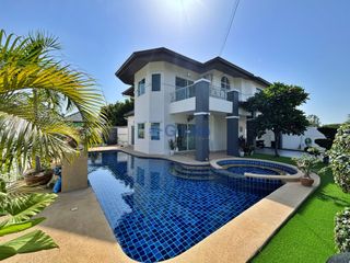Casa en alquiler de 3 habitaciones en Bang Lamung, Chonburi